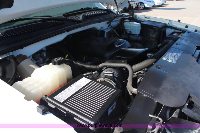 image for item H6627 2006 Chevrolet Silverado 2500HD pickup truck