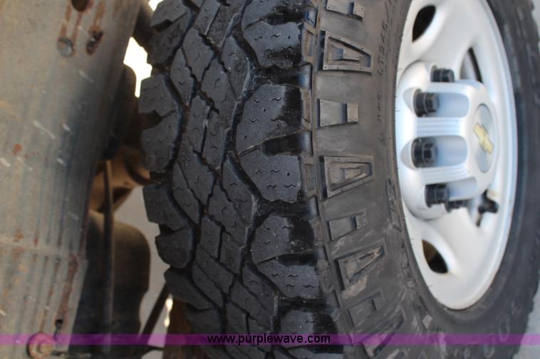 image for item H6627 2006 Chevrolet Silverado 2500HD pickup truck