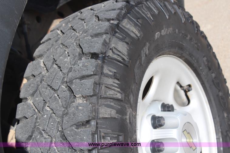 image for item H6627 2006 Chevrolet Silverado 2500HD pickup truck