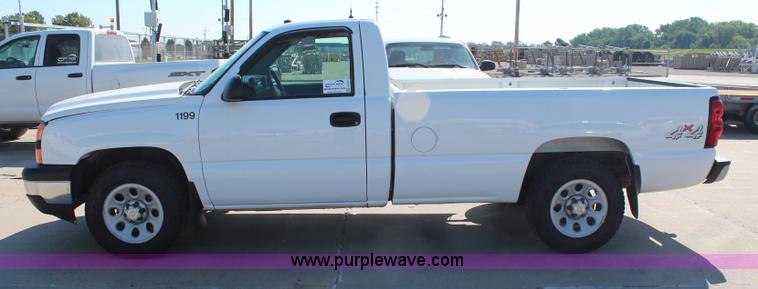 image for item H6630 2006 Chevrolet Silverado 1500 pickup truck