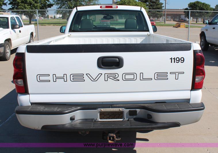 image for item H6630 2006 Chevrolet Silverado 1500 pickup truck