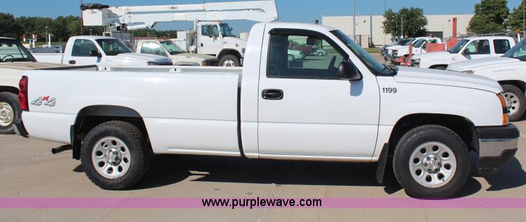 image for item H6630 2006 Chevrolet Silverado 1500 pickup truck