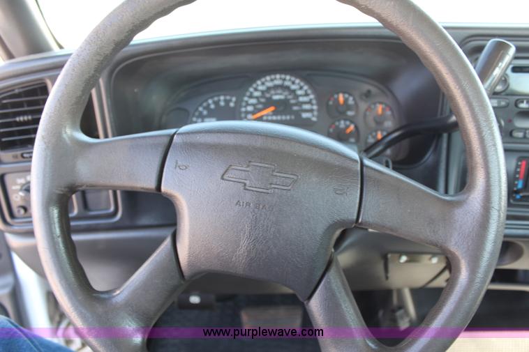 image for item H6630 2006 Chevrolet Silverado 1500 pickup truck