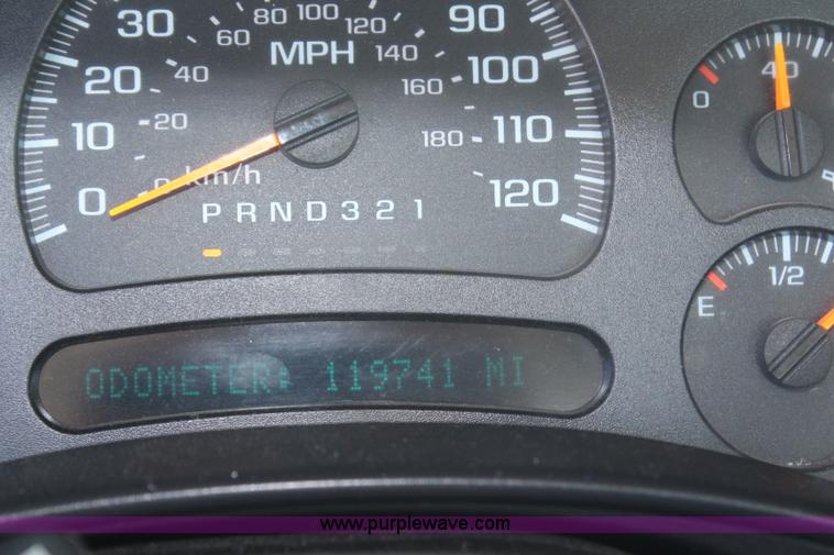 image for item H6630 2006 Chevrolet Silverado 1500 pickup truck