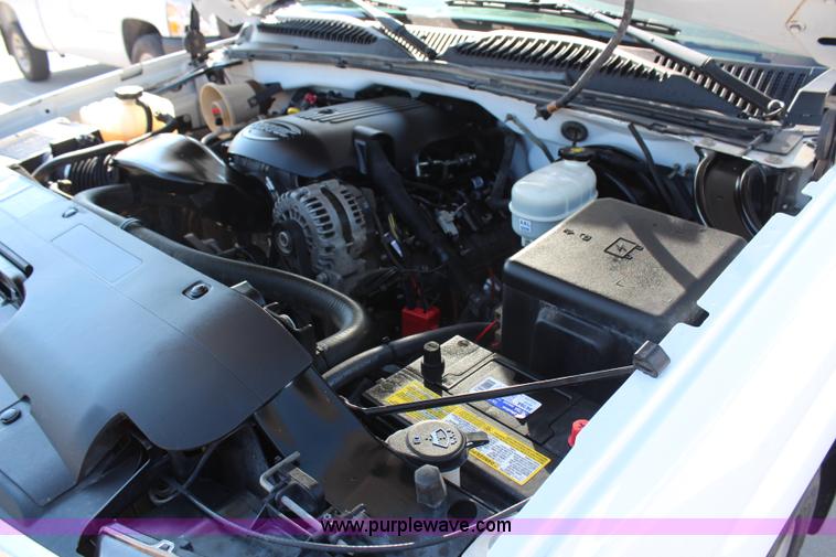 image for item H6630 2006 Chevrolet Silverado 1500 pickup truck