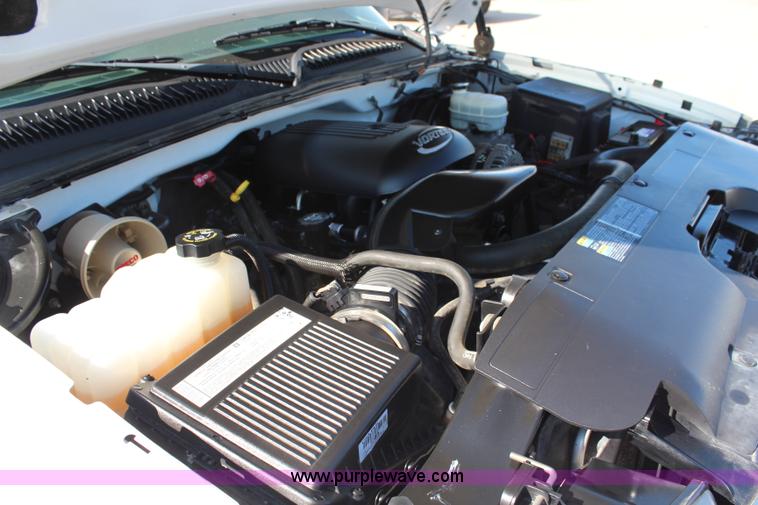 image for item H6630 2006 Chevrolet Silverado 1500 pickup truck