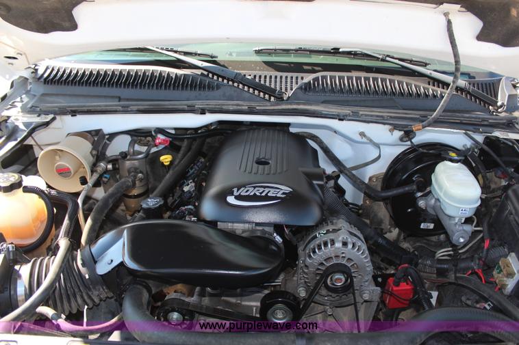 image for item H6630 2006 Chevrolet Silverado 1500 pickup truck