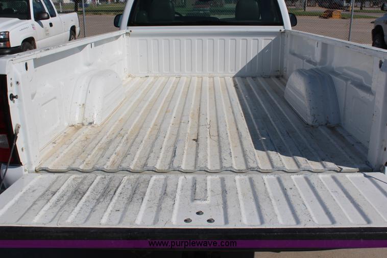 image for item H6630 2006 Chevrolet Silverado 1500 pickup truck