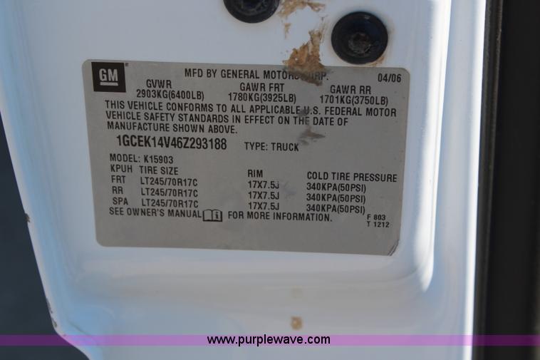 image for item H6630 2006 Chevrolet Silverado 1500 pickup truck