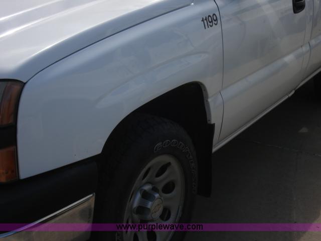 image for item H6630 2006 Chevrolet Silverado 1500 pickup truck