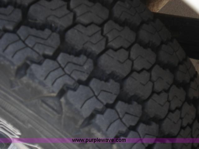 image for item H6630 2006 Chevrolet Silverado 1500 pickup truck