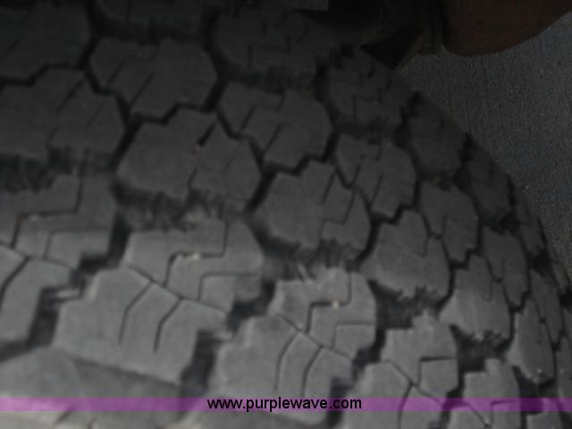 image for item H6630 2006 Chevrolet Silverado 1500 pickup truck