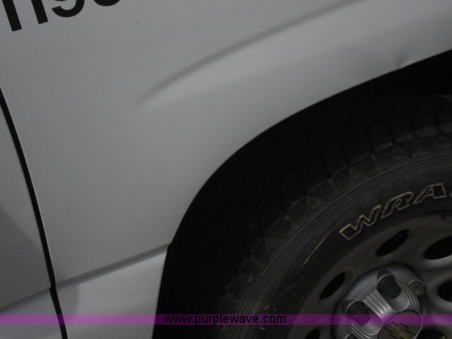 image for item H6630 2006 Chevrolet Silverado 1500 pickup truck