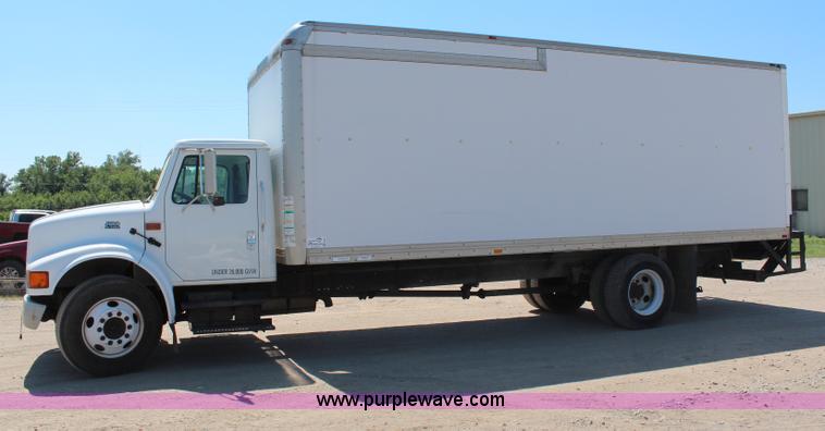 image for item H6631 2001 International 4700 box truck