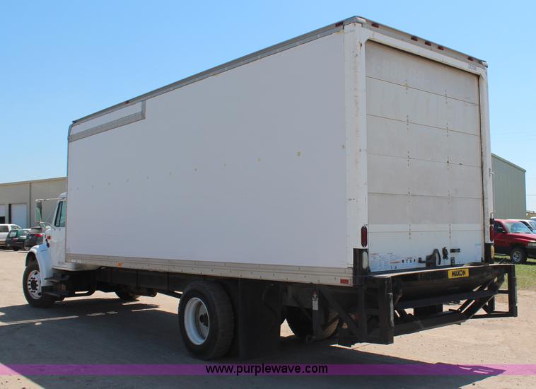 image for item H6631 2001 International 4700 box truck