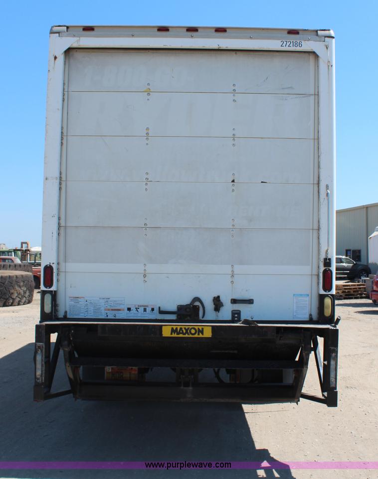image for item H6631 2001 International 4700 box truck