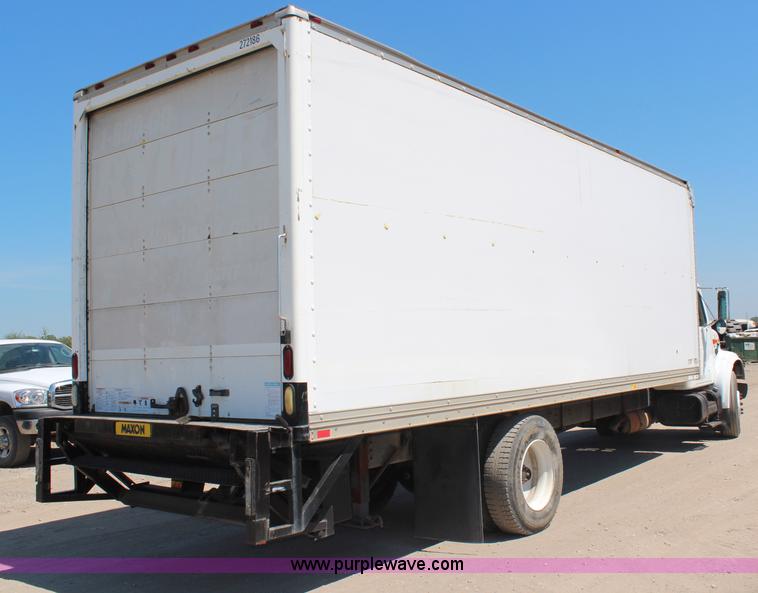 image for item H6631 2001 International 4700 box truck