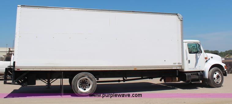 image for item H6631 2001 International 4700 box truck