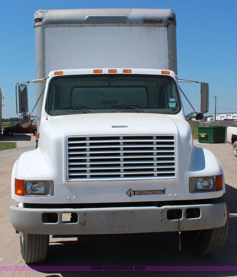 image for item H6631 2001 International 4700 box truck