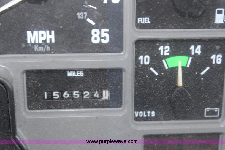 image for item H6631 2001 International 4700 box truck