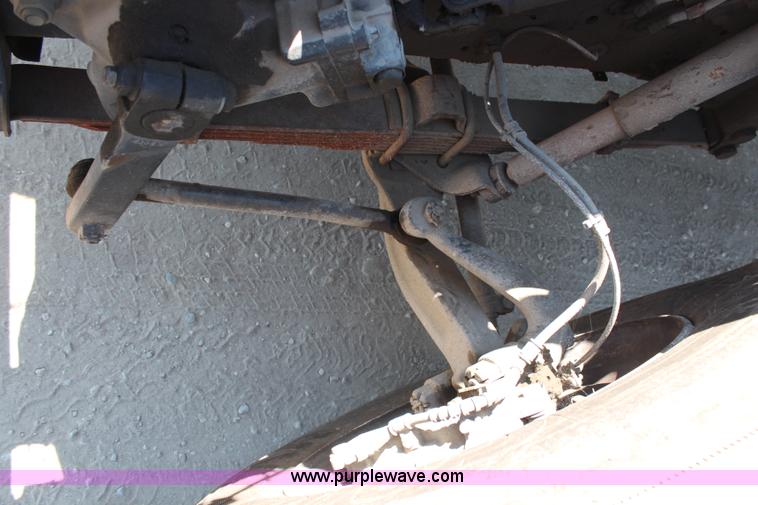 image for item H6631 2001 International 4700 box truck