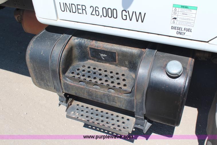 image for item H6631 2001 International 4700 box truck