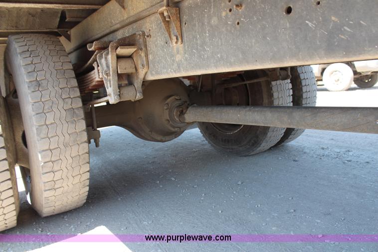 image for item H6631 2001 International 4700 box truck