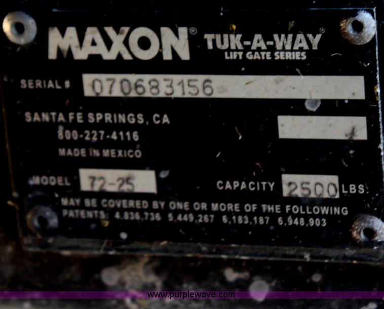 image for item H6631 2001 International 4700 box truck