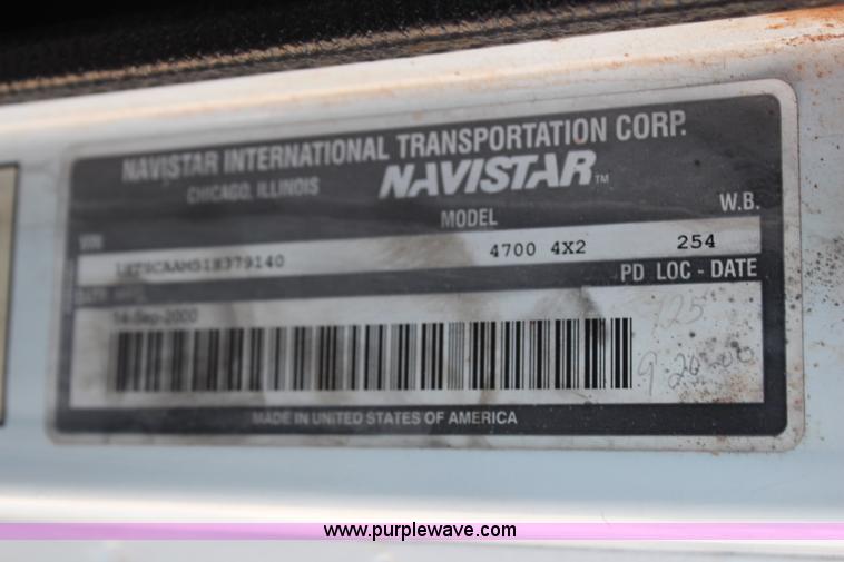 image for item H6631 2001 International 4700 box truck