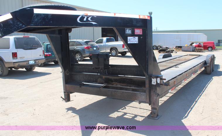 image for item H6632 2002 CTC gooseneck trailer