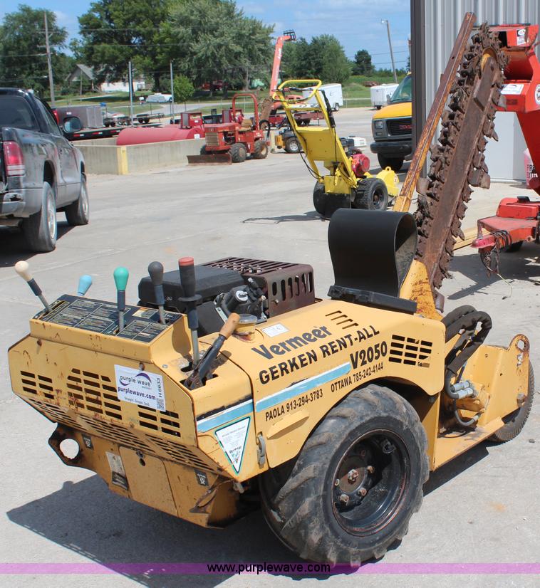 image for item H6633 2000 Vermeer V2050 trencher