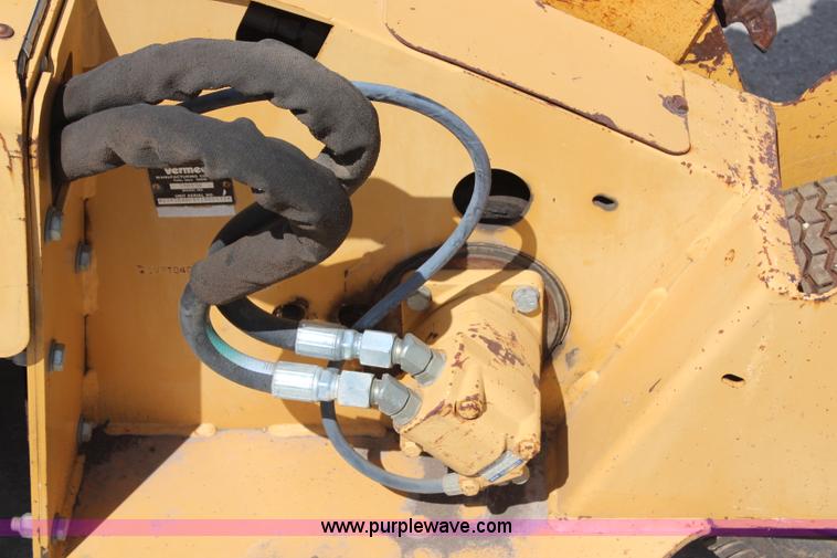 image for item H6633 2000 Vermeer V2050 trencher