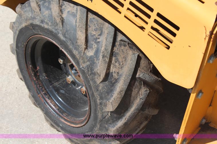 image for item H6633 2000 Vermeer V2050 trencher