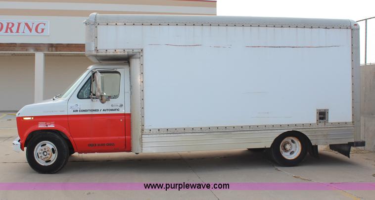 image for item H6644 1989 Ford Econoline E350 box truck