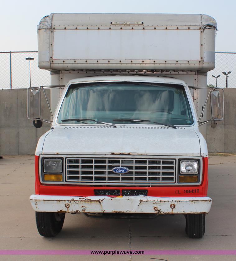 image for item H6644 1989 Ford Econoline E350 box truck