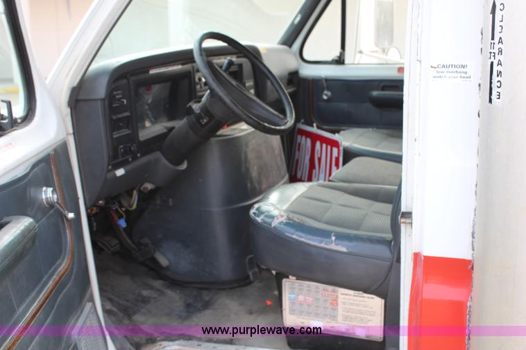 image for item H6644 1989 Ford Econoline E350 box truck