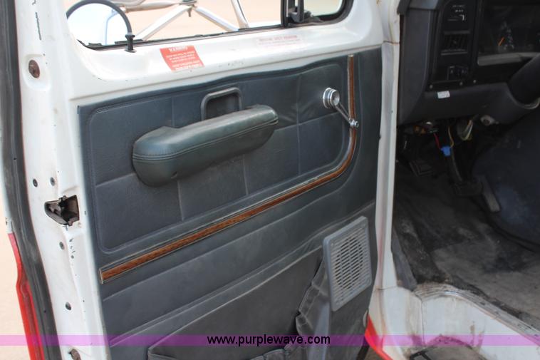 image for item H6644 1989 Ford Econoline E350 box truck
