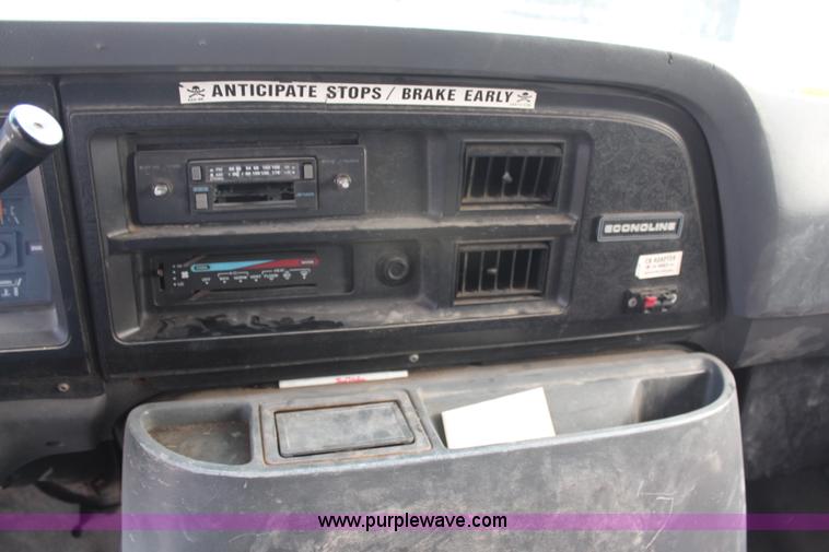 image for item H6644 1989 Ford Econoline E350 box truck