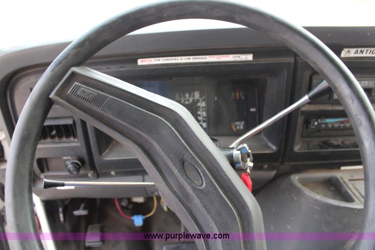 image for item H6644 1989 Ford Econoline E350 box truck