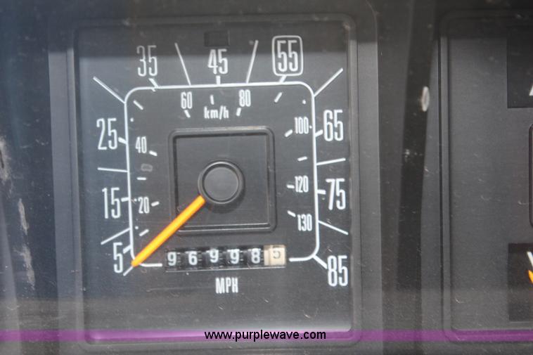 image for item H6644 1989 Ford Econoline E350 box truck