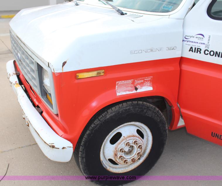 image for item H6644 1989 Ford Econoline E350 box truck
