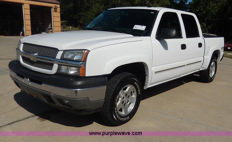 image for item I4333 2005 Chevrolet Silverado 1500 Z71 Off-Road Crew Cab pickup truck