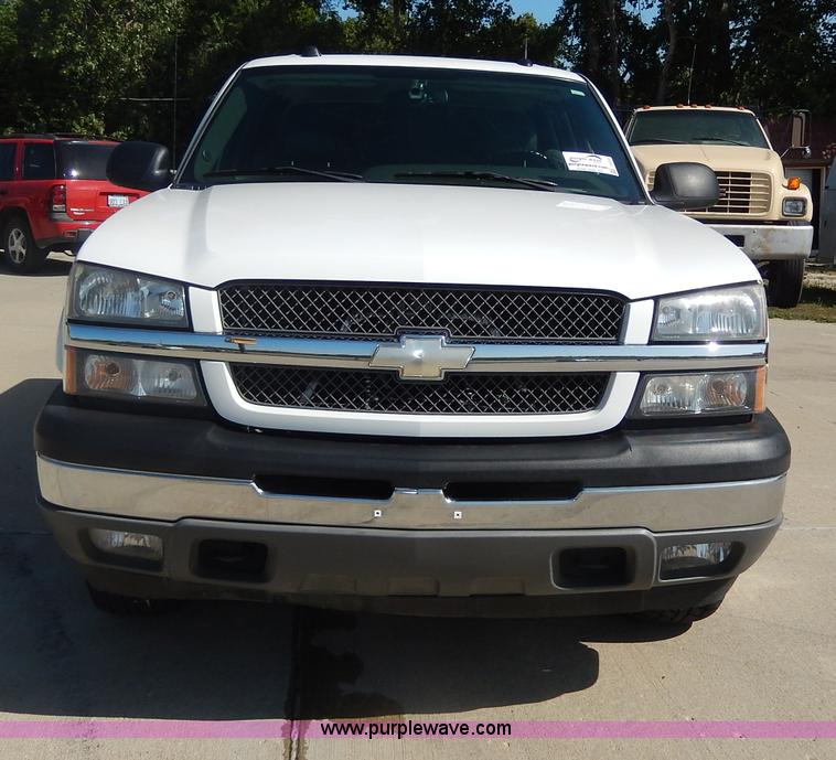 image for item I4333 2005 Chevrolet Silverado 1500 Z71 Off-Road Crew Cab pickup truck