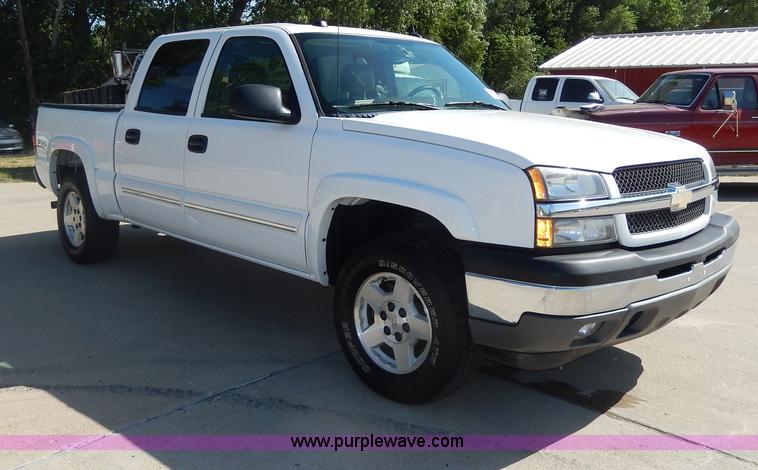 image for item I4333 2005 Chevrolet Silverado 1500 Z71 Off-Road Crew Cab pickup truck