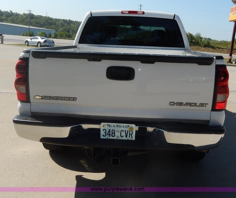 image for item I4333 2005 Chevrolet Silverado 1500 Z71 Off-Road Crew Cab pickup truck