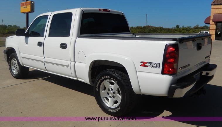 image for item I4333 2005 Chevrolet Silverado 1500 Z71 Off-Road Crew Cab pickup truck