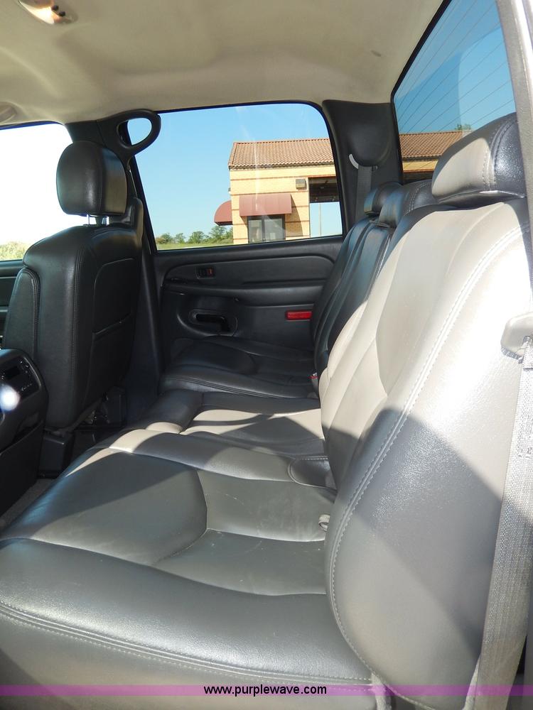 image for item I4333 2005 Chevrolet Silverado 1500 Z71 Off-Road Crew Cab pickup truck