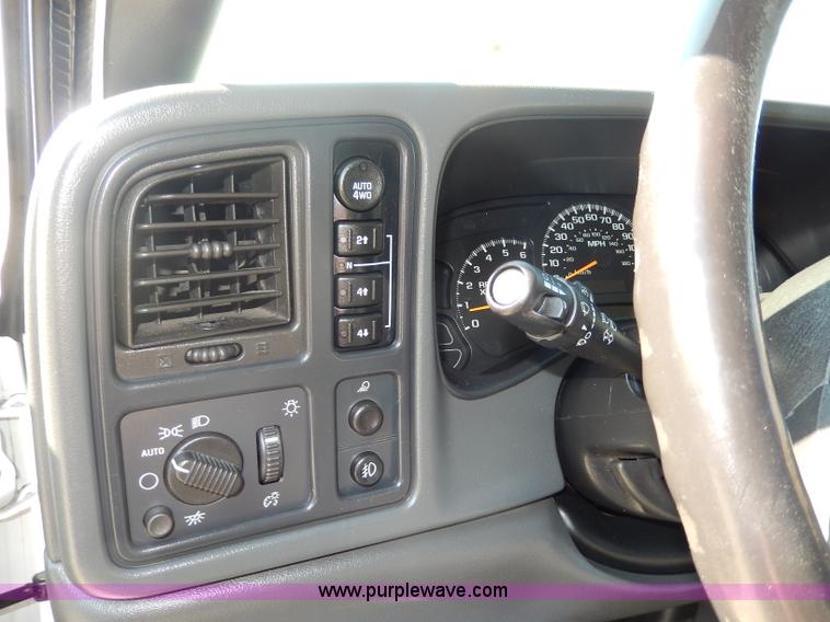 image for item I4333 2005 Chevrolet Silverado 1500 Z71 Off-Road Crew Cab pickup truck