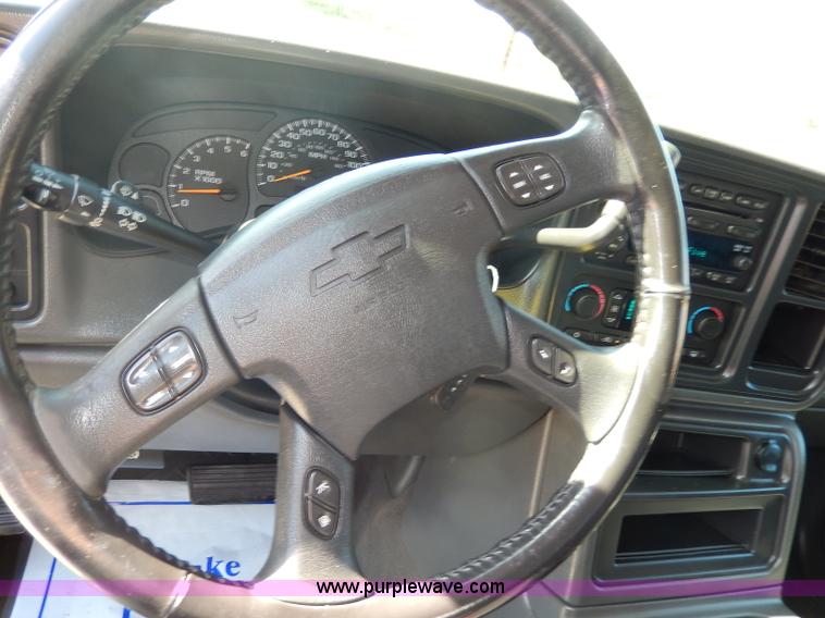 image for item I4333 2005 Chevrolet Silverado 1500 Z71 Off-Road Crew Cab pickup truck