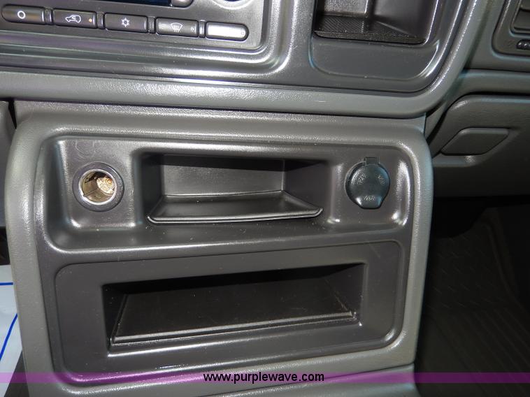 image for item I4333 2005 Chevrolet Silverado 1500 Z71 Off-Road Crew Cab pickup truck